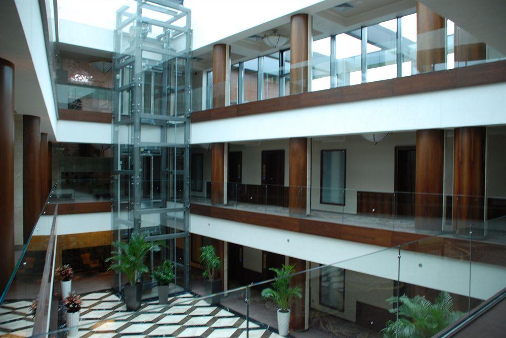 Metropolis Hotel Bistriţa Exteriör bild