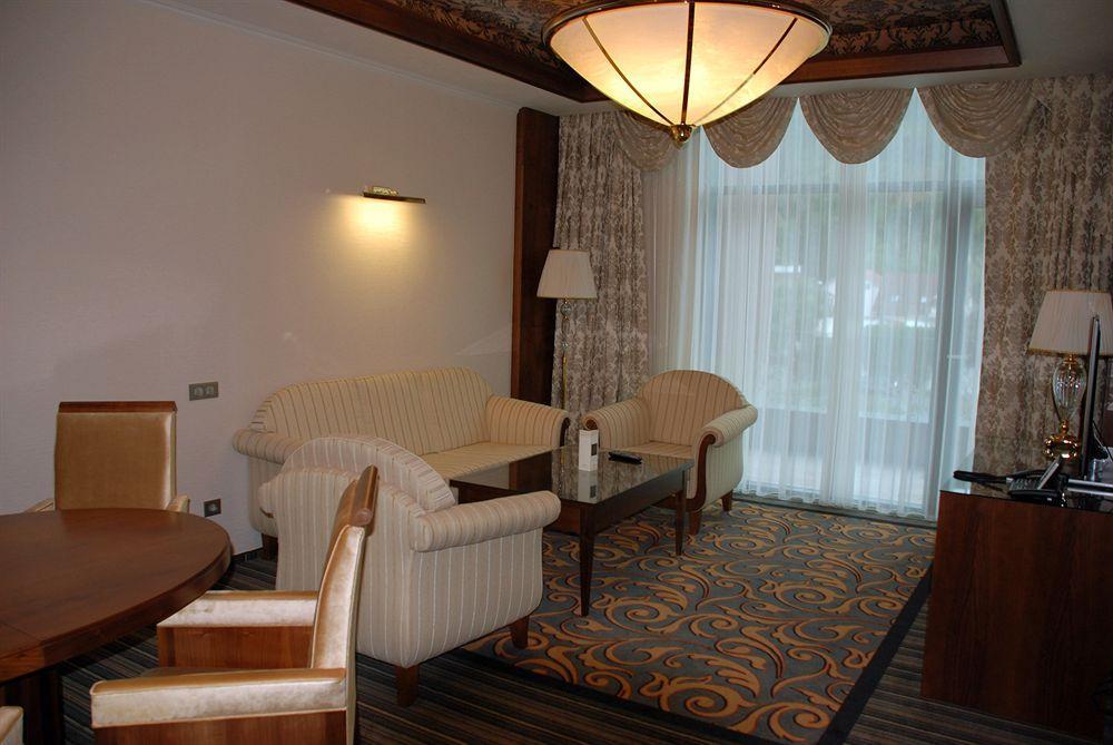 Metropolis Hotel Bistriţa Exteriör bild