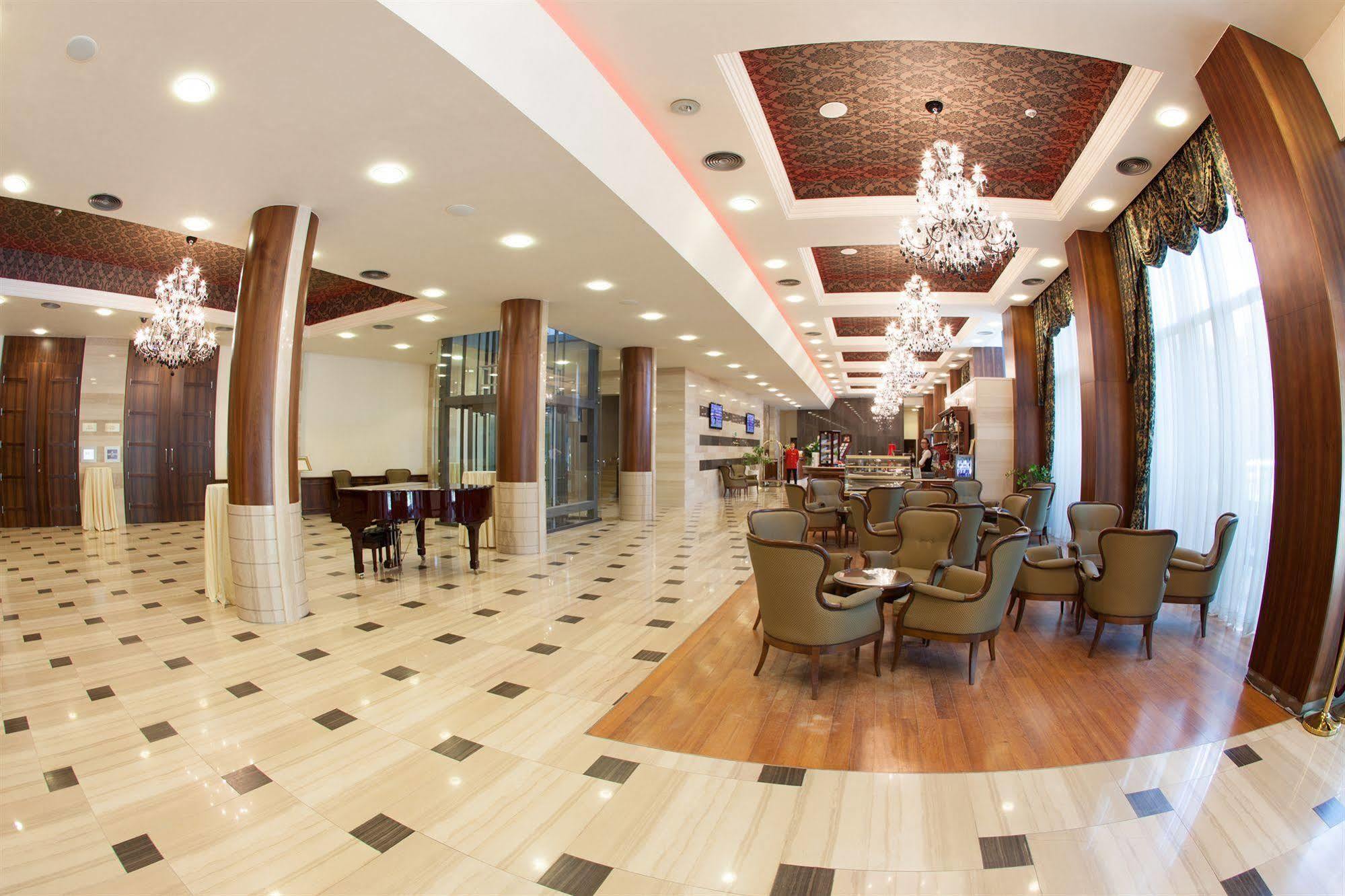 Metropolis Hotel Bistriţa Exteriör bild
