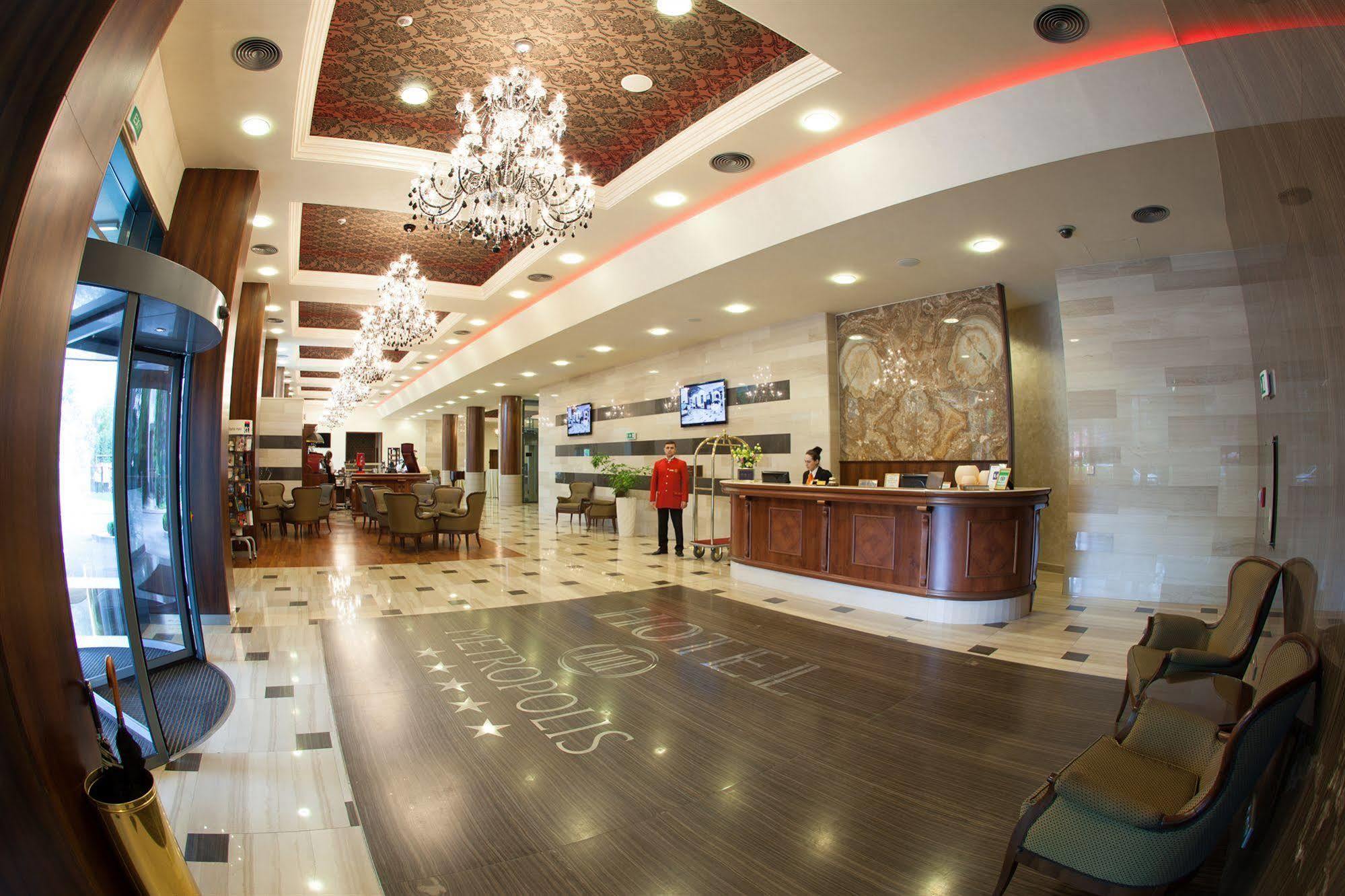 Metropolis Hotel Bistriţa Exteriör bild